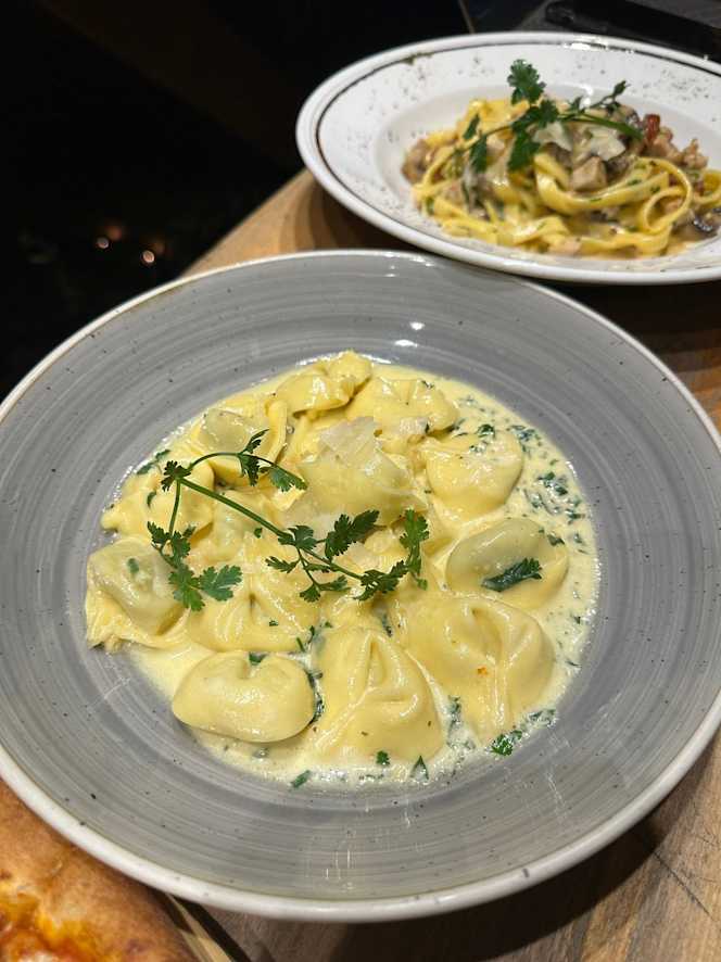 La Caverna Wine Bar - 3