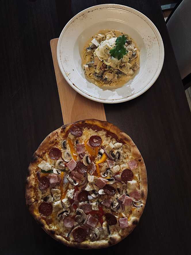 La Caverna Wine Bar - 8