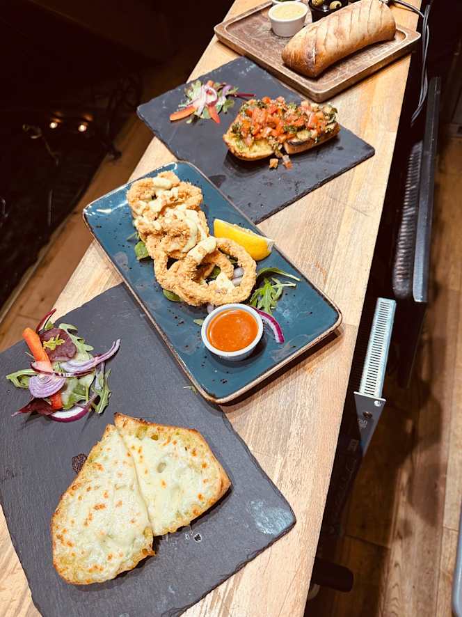 La Caverna Wine Bar - 4