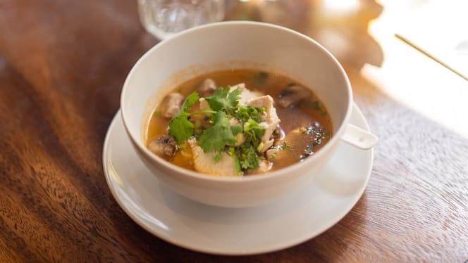 Ban Sue Thai & Wine House - Cuisine de Famille Thai - 1