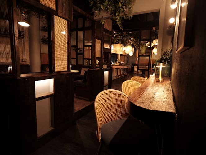 Nine Lives Bar - 3