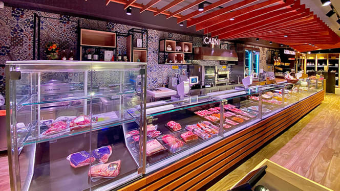 Love Meat Steakhouse & Pizza - 2