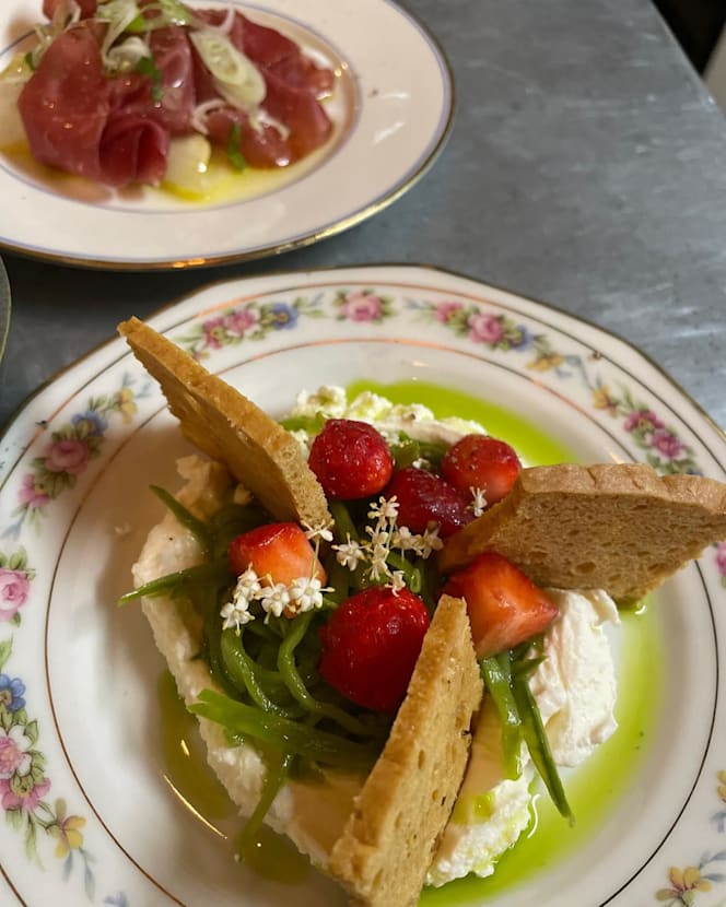 Lottie Restaurant - 4