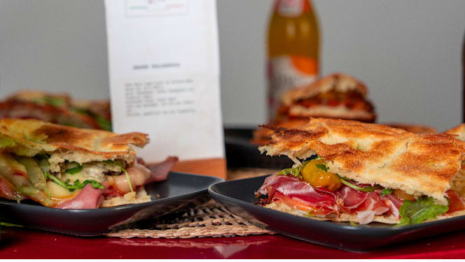 Raia - Cafe, Wein & Food - 1