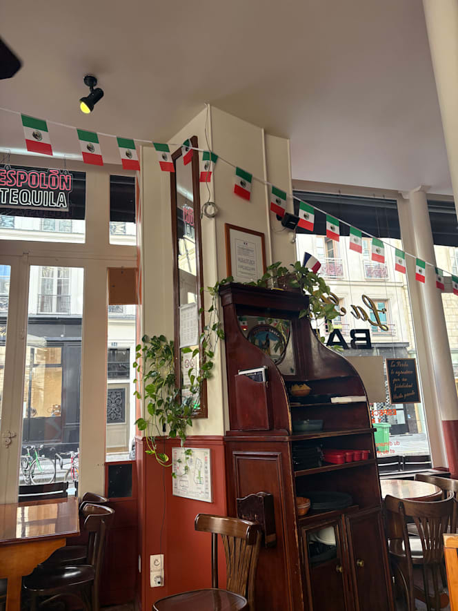 La Perla Bar - 1