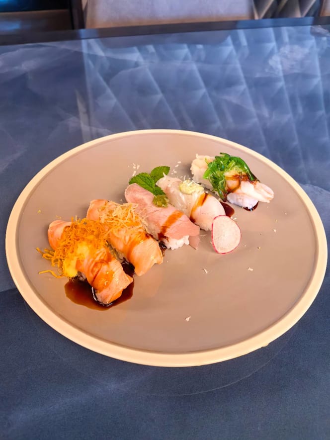 SUPER SUSHI - 1
