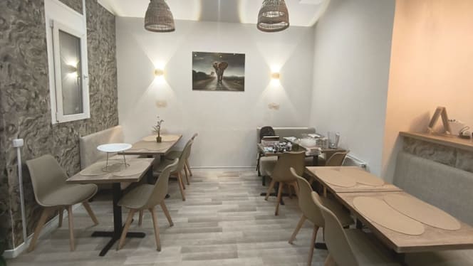 Zola Restaurant - 8