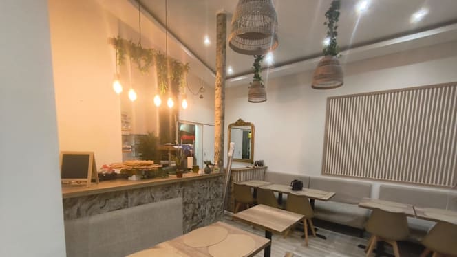 Zola Restaurant - 7