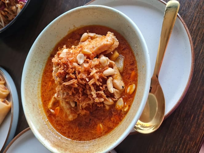 Khao Thai Eatery - 6