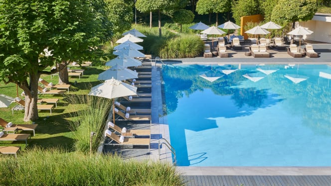 Poolside at InterContinental Genève - 6