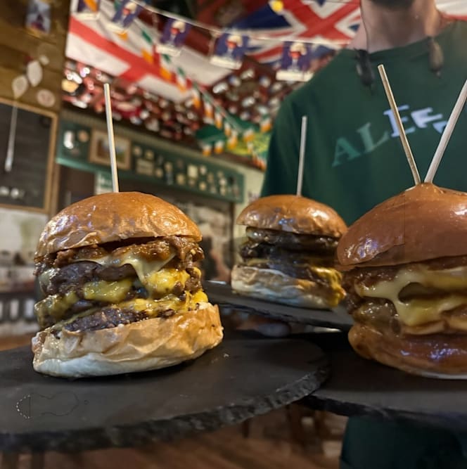 Alex & Stout - Irish Public House - 8