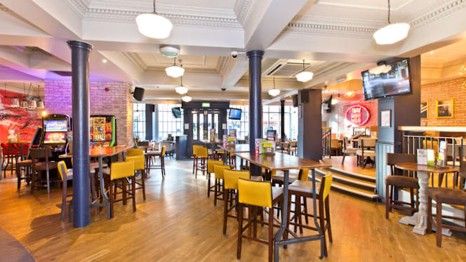 Yates Newcastle-U-Lyme - 3