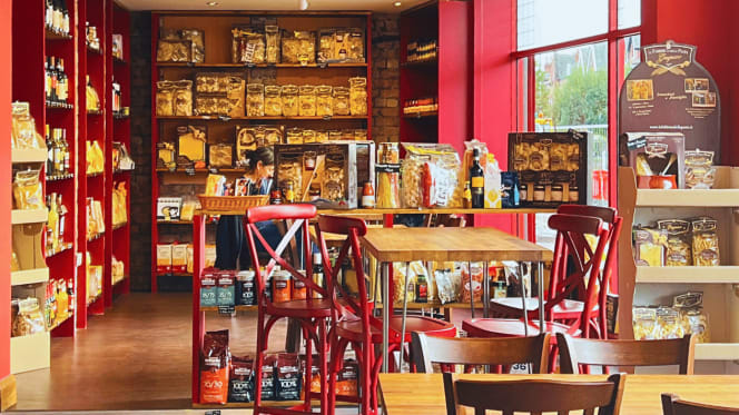 Domus Italia Chorlton - 8