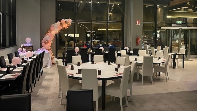 Phoenix Restaurant & Lounge Bar - 7