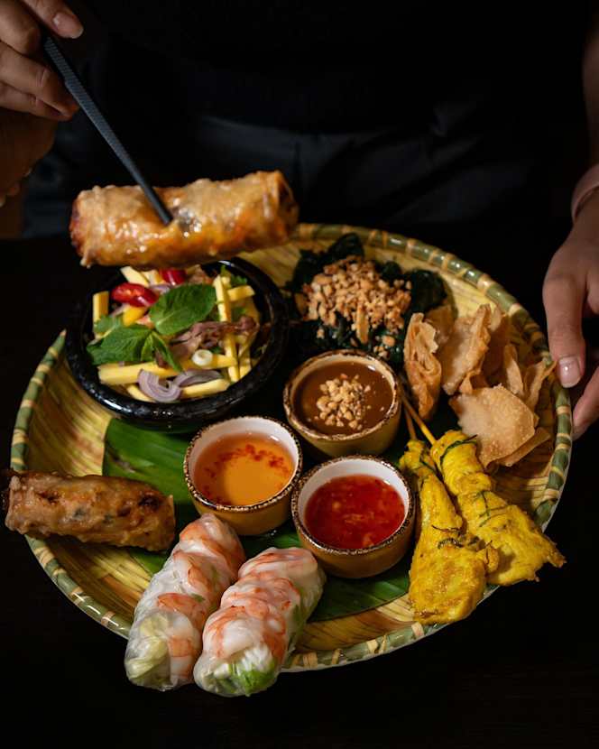 MIVU - Asian Kitchen & Bar - 0