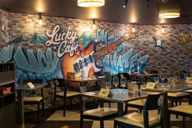Lucky Café - 5