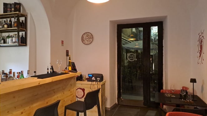 Inside Wine - Art Wine Bar - 0