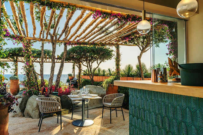 Lisola Restaurant - 1