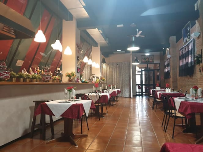 Johal Indian Restaurant & Pizzeria - 4