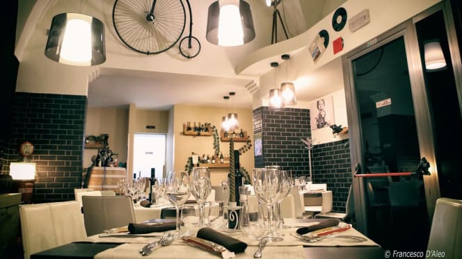 Vintage Restaurant - 8