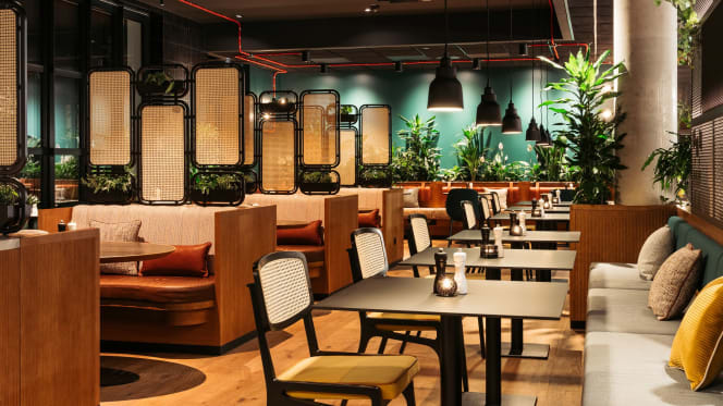 Seven Botanicals Bar & Kitchen - 2