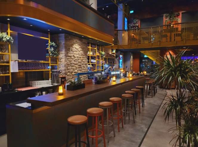 Longhorn Bar & Grill - 8