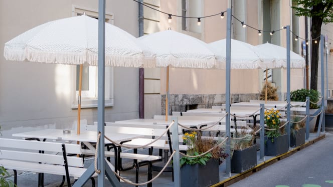 Iris Café-Restaurant-Bar - 7