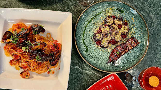 Square Grill Brasserie & Piano Bar - 1