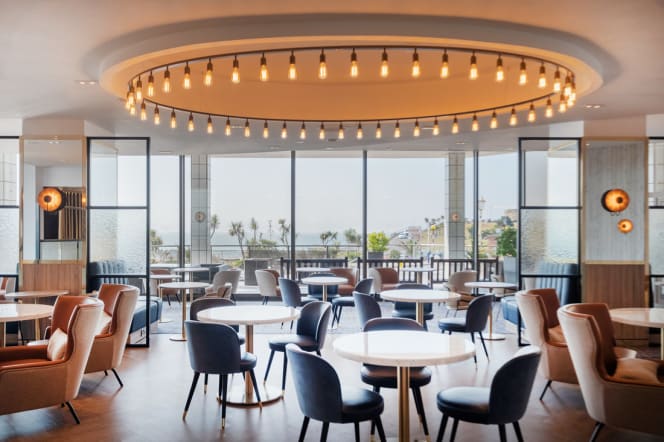Vista Bar Café at The View Hotel - 6