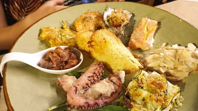 Jonathan's Pub & Ristorante - 5