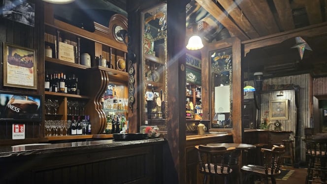 Jonathan's Pub & Ristorante - 3