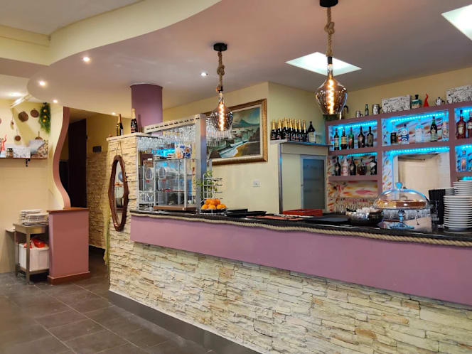 Pizzeria Trattoria Via Partenope - 5