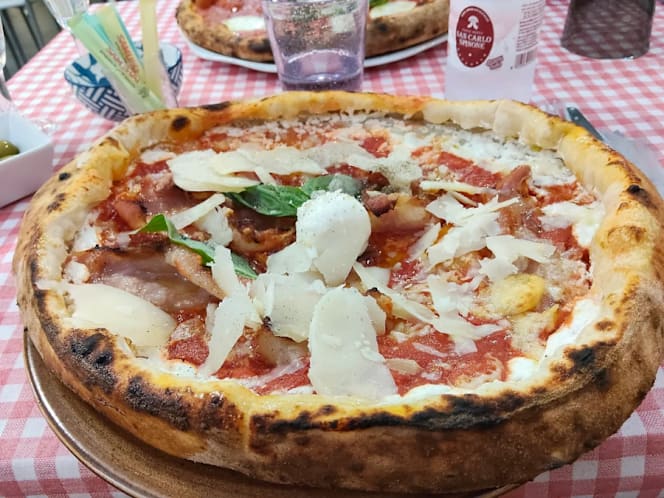 Pizzeria Trattoria Via Partenope - 2