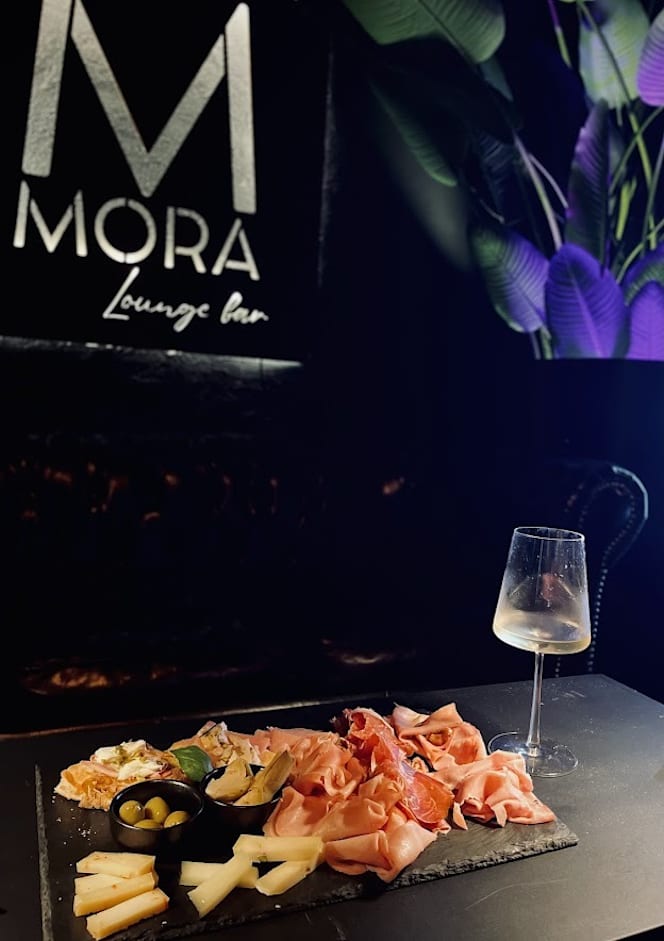 Mora Lounge Bar - 0