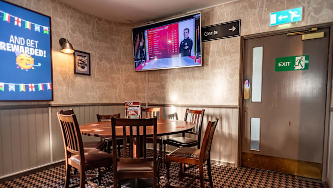 Murdos Bar Aberdeen - 6
