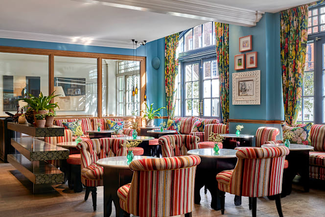 Oscar Bar & Restaurant - 1