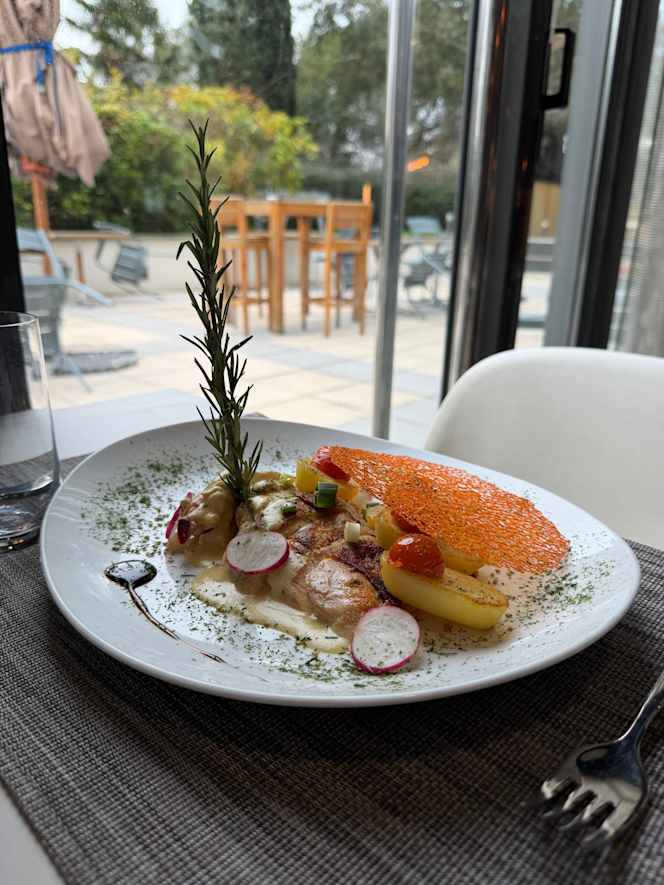 Kitchen & Bar - Courtyard Paris La Defense - 1