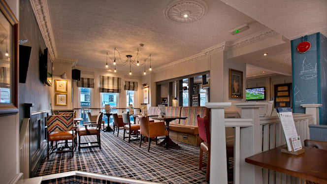 Grapes Hotel Formby - 3