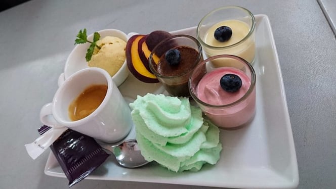 Le Fab's Restaurant - 1