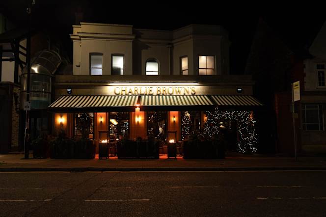 Charlie Browns Hale - 0