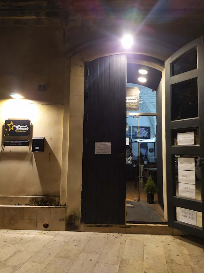 Hollywood Boulevard Restaurant - 3