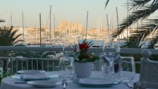 Victoria Grand Cafe - 2