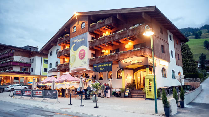 happYellow Restaurant - 4