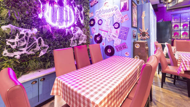 Karens Diner Islington - 1