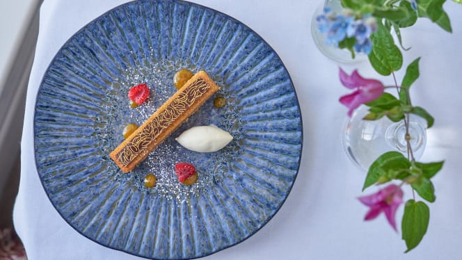 Chewton Glen Dining Room - 4