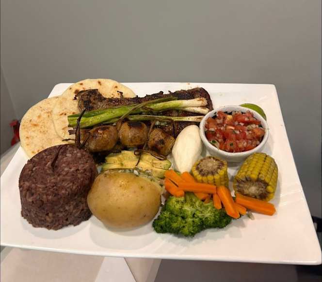 Angulo 503 Restaurante Salvadoreño - 6