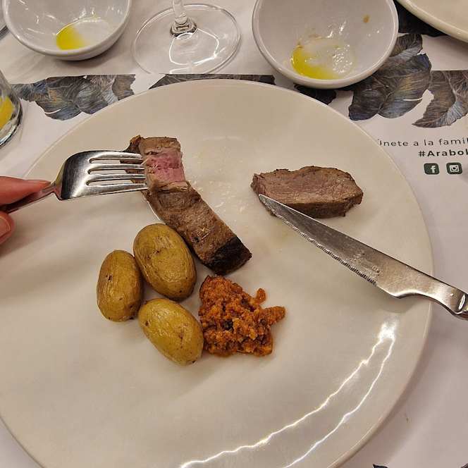 Araboka Casa de Vinos y Comidas - 7