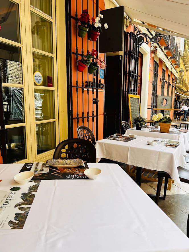 Araboka Casa de Vinos y Comidas - 2