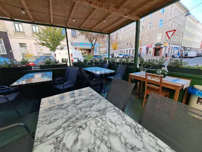 Manolyam Cafe Restaurant - 7