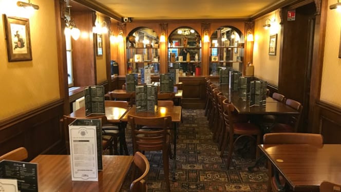 Helio's Pub - 8